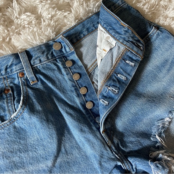 Levi’s 501 Shorts - Picture 5 of 5